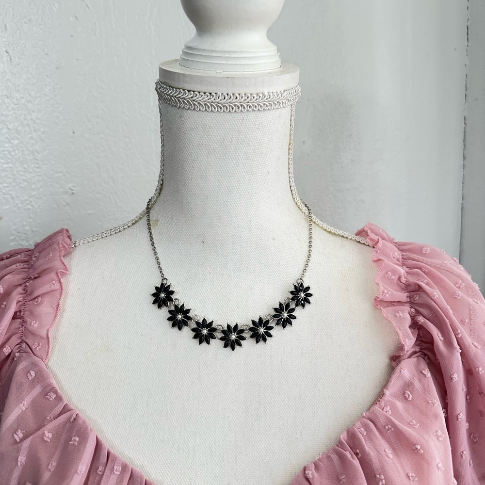 Elegant Black and Silver Floral Necklace and Earring Set - Picture 2 of 5